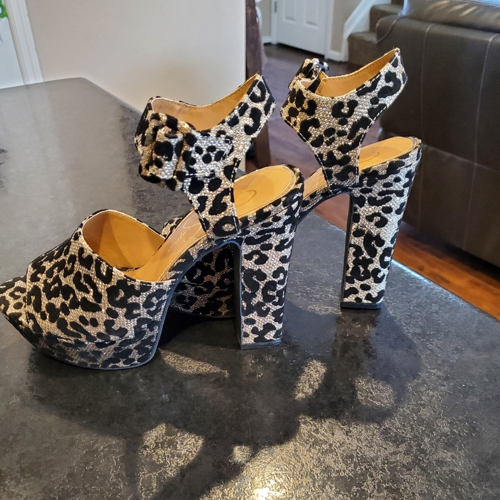 Jessica simpson leapord  heals
